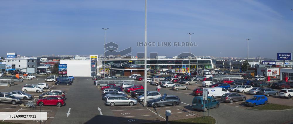 SPEKTRUM business center, shopping zone Pruhonice - Cestlice