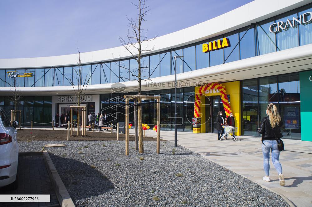 SPEKTRUM business center, shopping zone Pruhonice - Cestlice