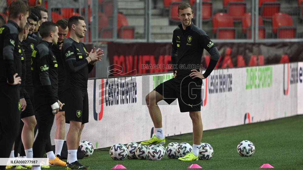 Tomas Soucek, Czech Republic national football team, training session