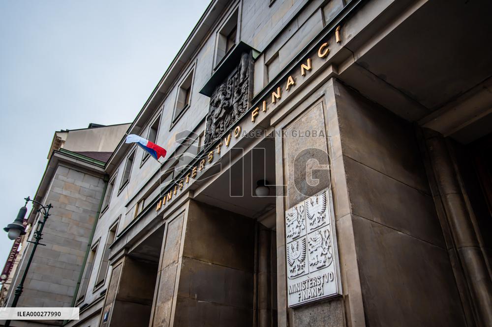 Entrance Ministry of Health, sign, Czech flag.