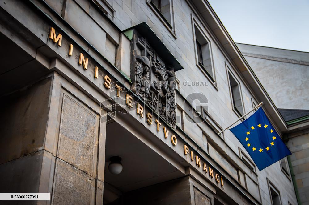 Entrance Ministry of Health, sign, Eurupean Union flag.
