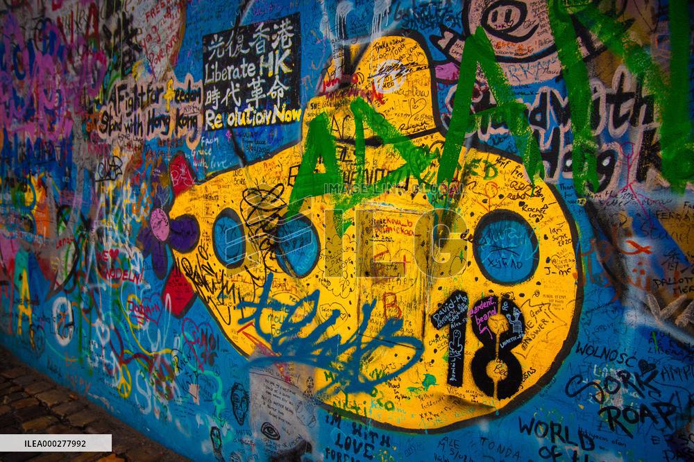 Mural art, John Lennon, Yellow Submarine.