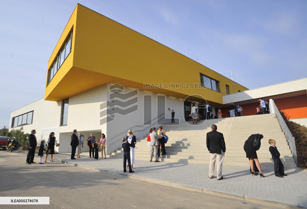 Open Gate elite primary school for exceptionally gifted children