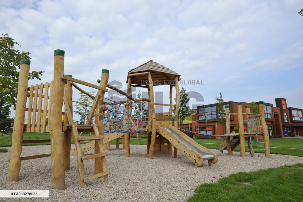 Open Gate elite primary school for exceptionally gifted children, playground, climbing frame