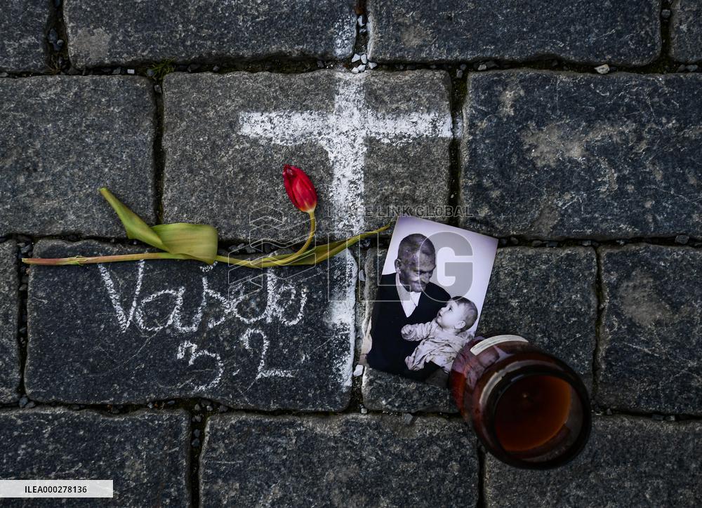 Old Town Square, Prague, memorial, little white crosses, cross