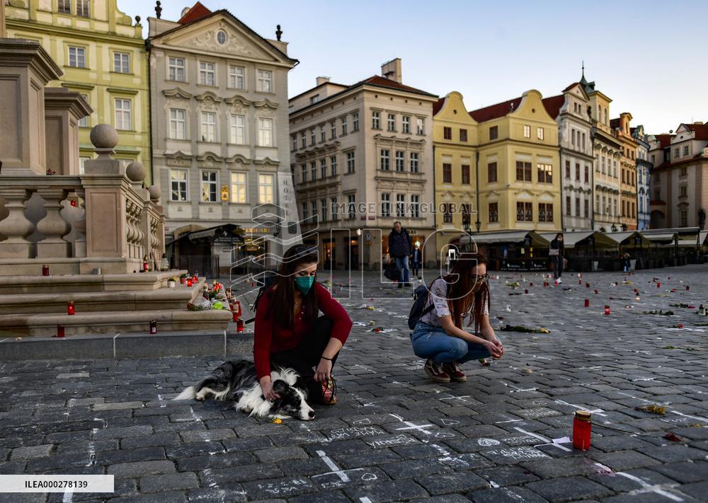 Old Town Square, Prague, memorial, little white crosses, cross