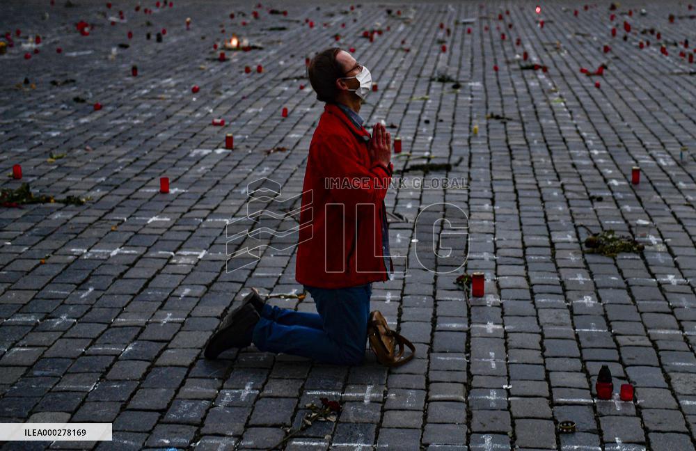 Old Town Square, Prague, memorial, little white crosses, cross, praying