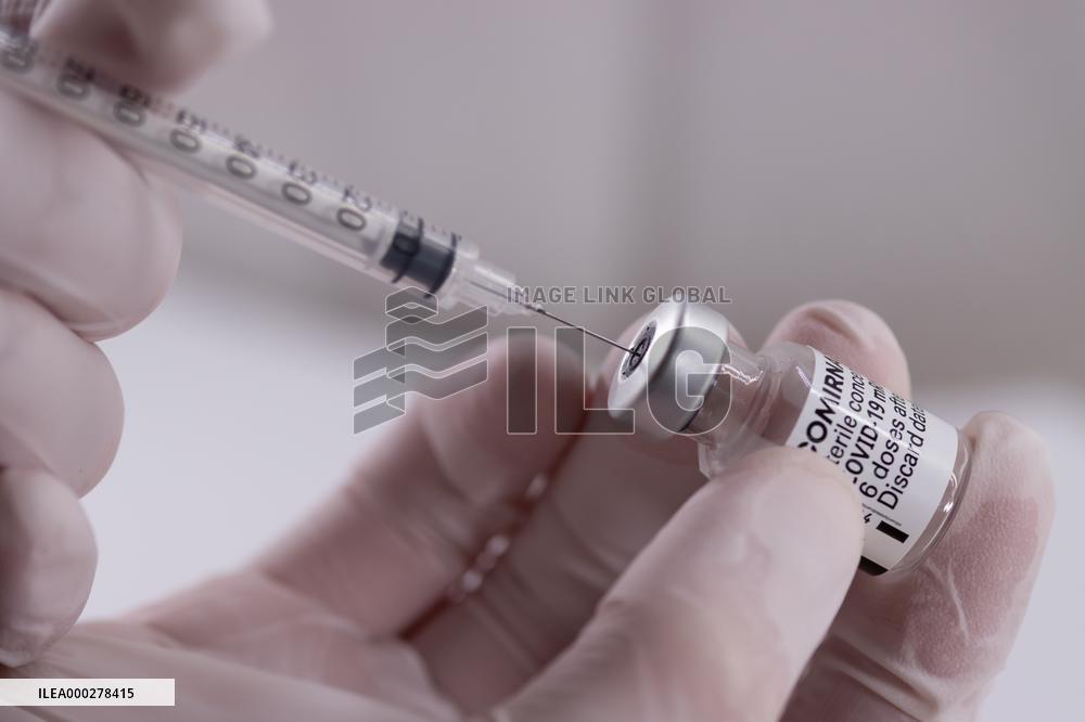 Vaccine, Comirnaty, Pfizer, syringe.