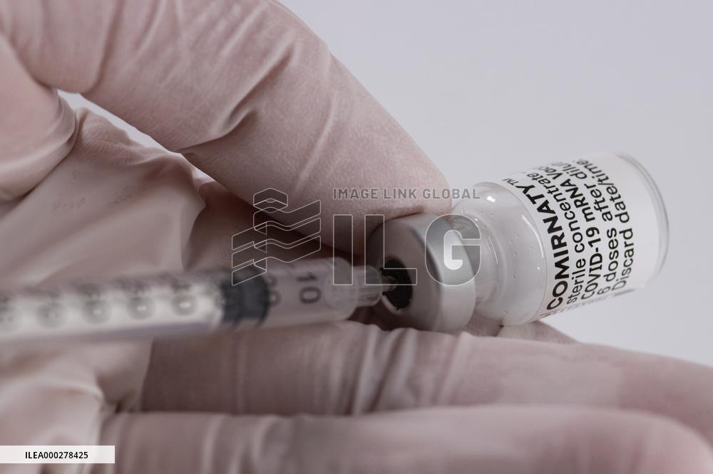Vaccine, Comirnaty, Pfizer, syringe.