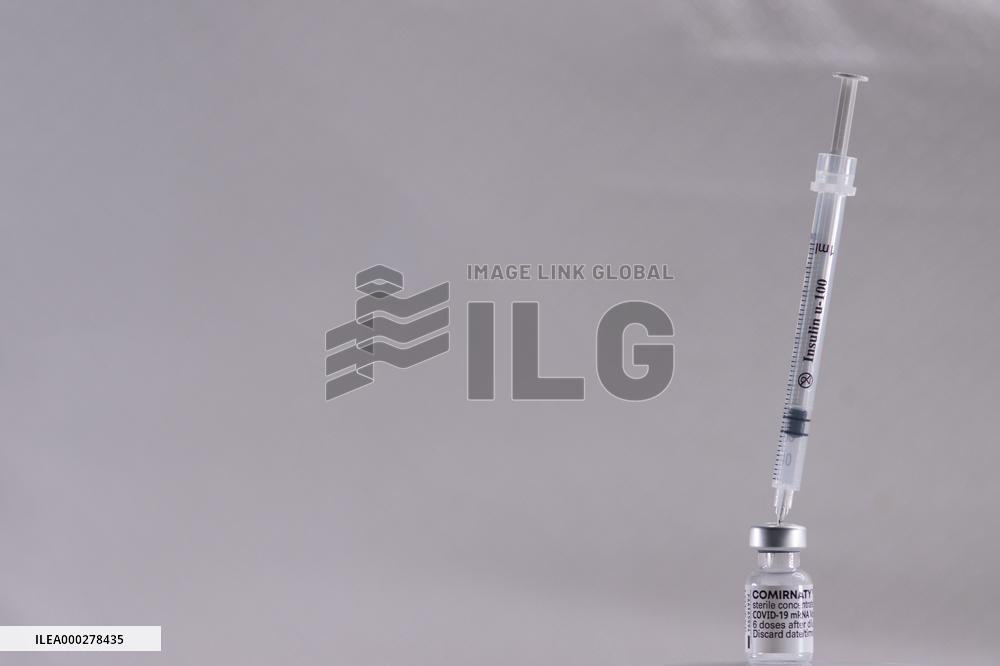 Vaccine, Comirnaty, Pfizer, syringe.