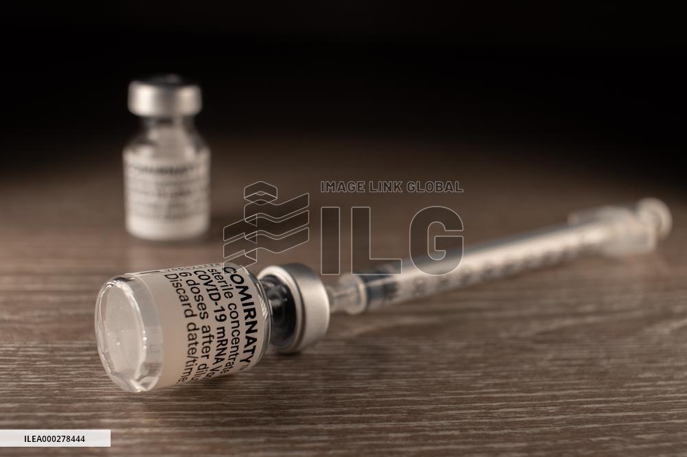Vaccine, Comirnaty, Pfizer, syringe.