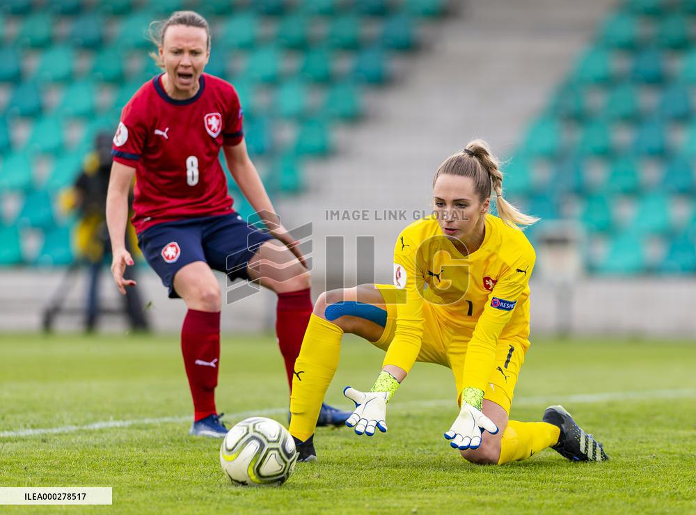 Jana Petrikova, Barbora Votikova