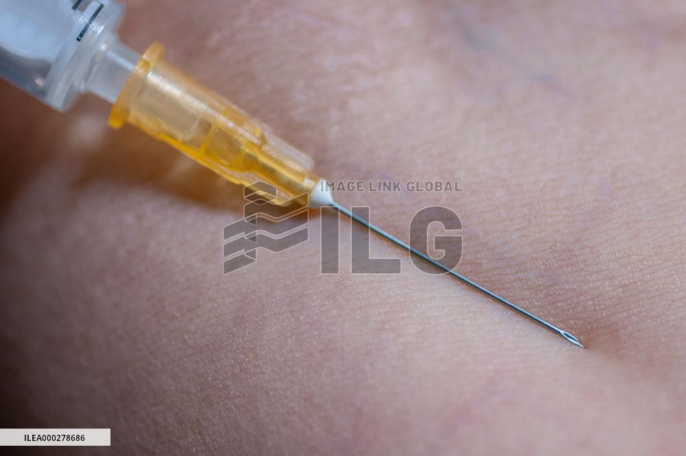 Injection, vains, syringe.