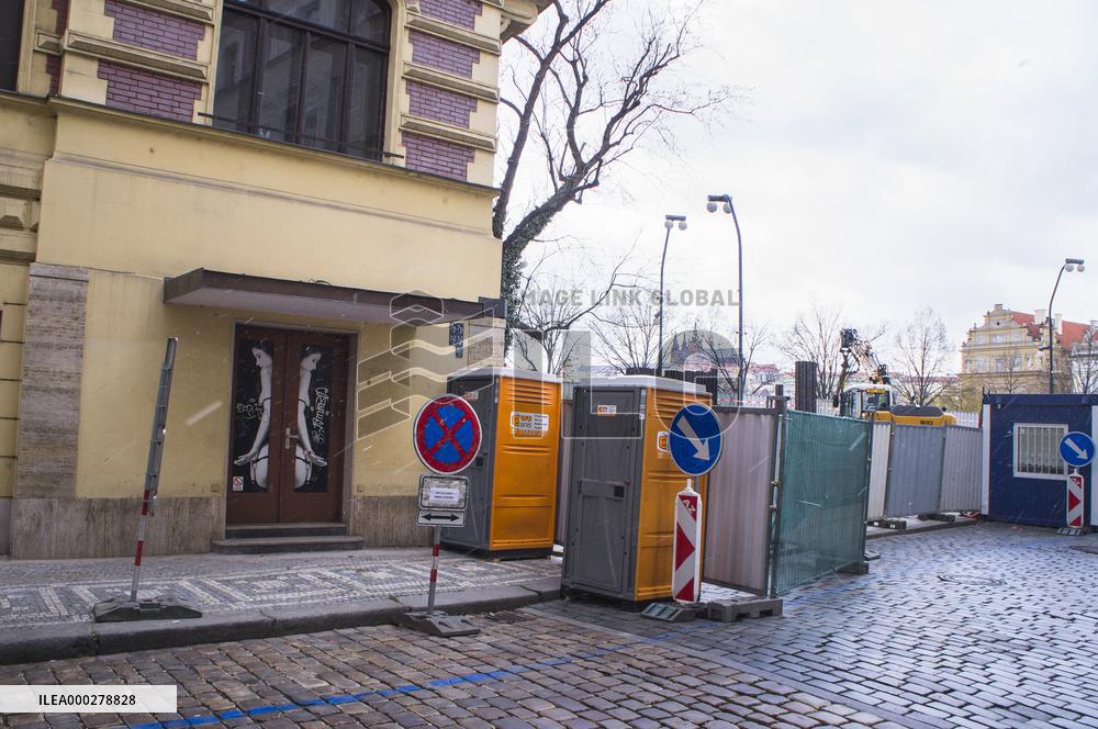 a barrier around the construction site on the Smetana Waterfront, Silver maple, Acer saccharinum