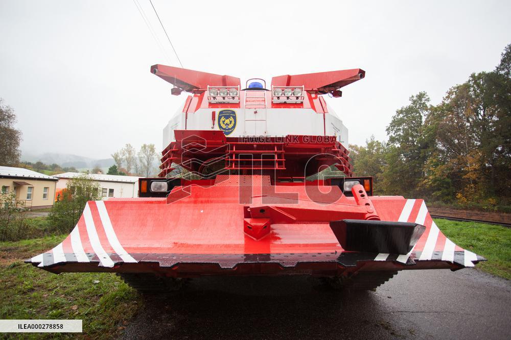 explosion of the ammunition store in Vrbetice, firefighters, fire fighting tank