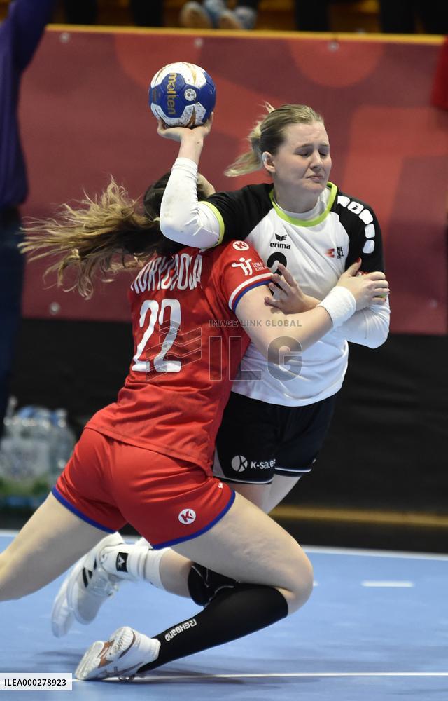 Marketa Hurychova, Chantal Wick