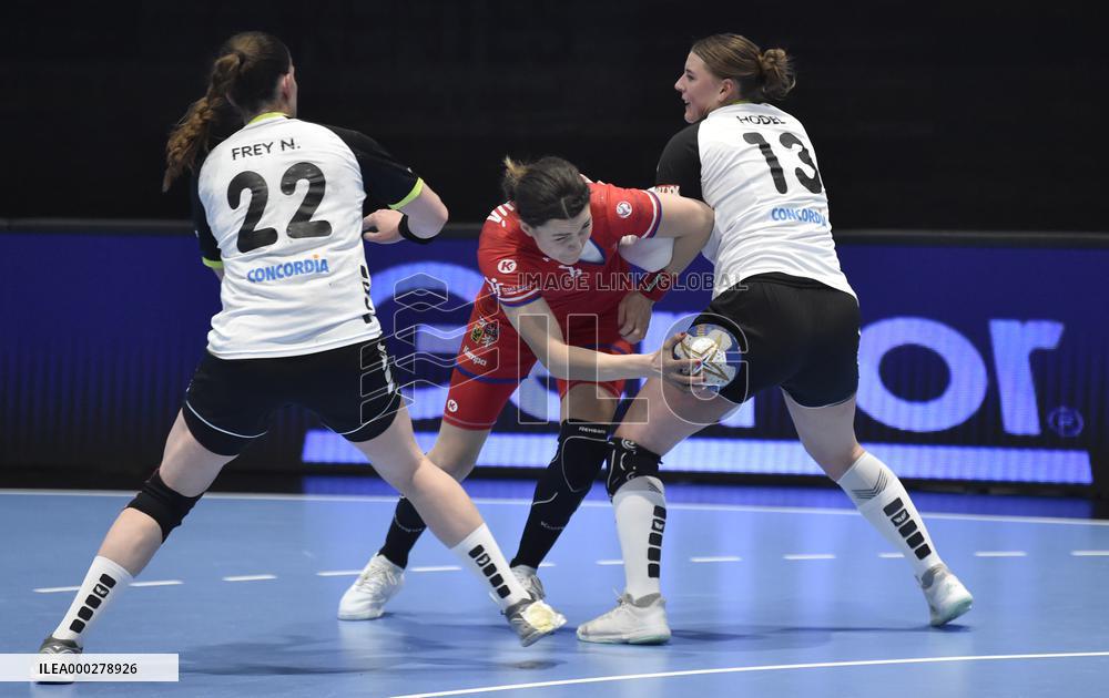 Noelle Frey, Hana Kvasova, Xenia Hodel