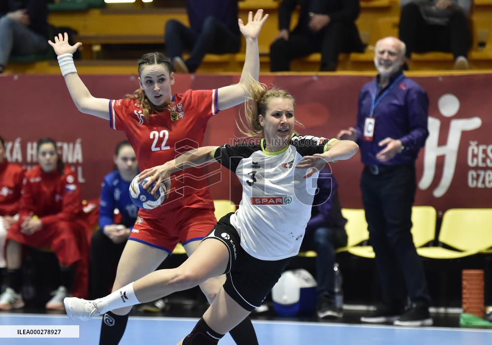 Marketa Hurychova, Kerstin Kundig