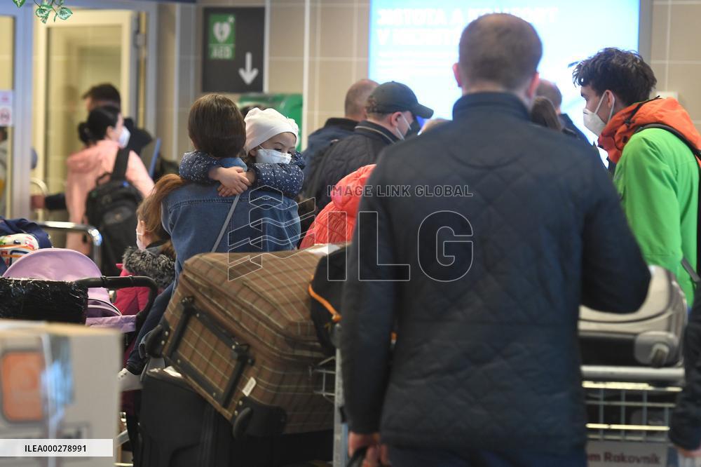 Expelled diplomats, departure, aircraft, Vaclav Havel Airport Prague, luggage
