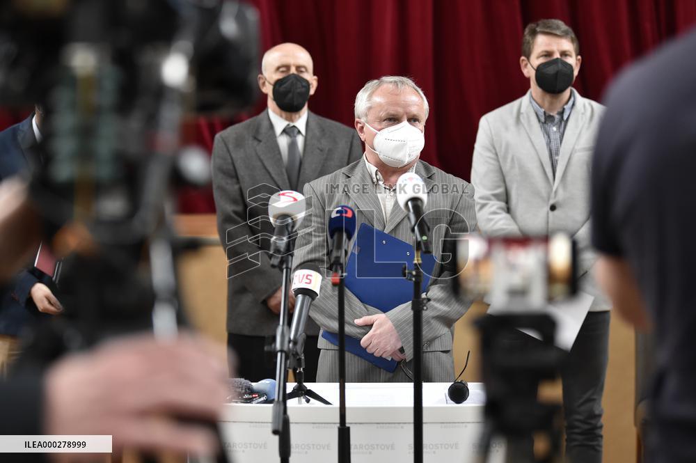 Frantisek Malecky, Zdenek Hovezak, Miloslav Svarovsky