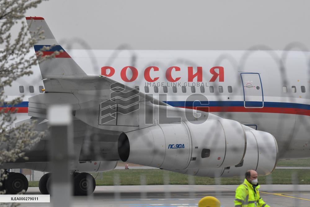 plane Ilyushin 96-300, Expelled diplomats, departure, aircraft