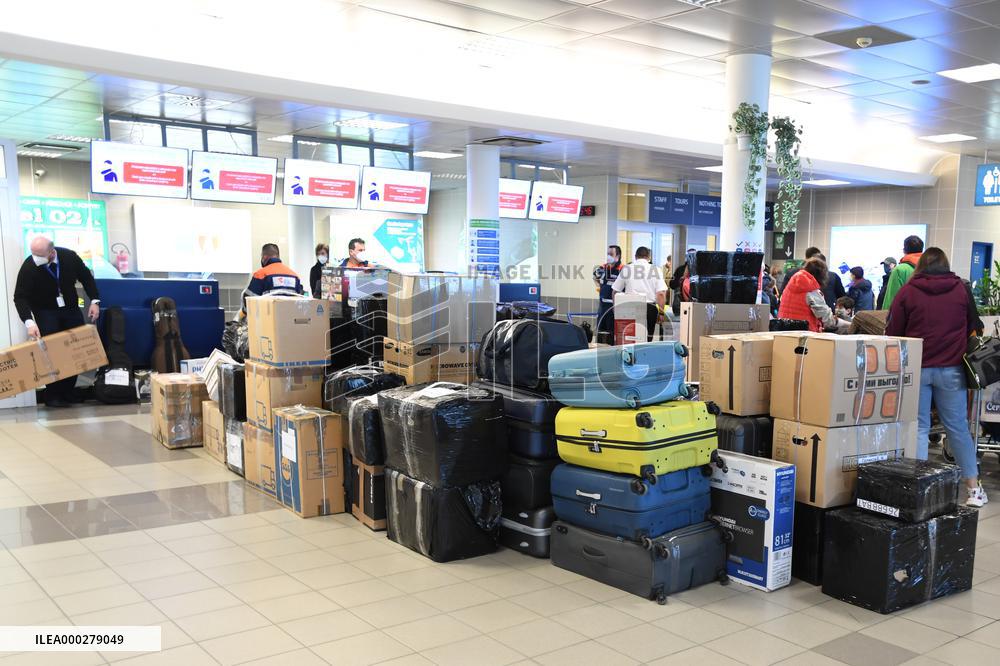 Expelled diplomats, departure, aircraft, Vaclav Havel Airport Prague, luggage