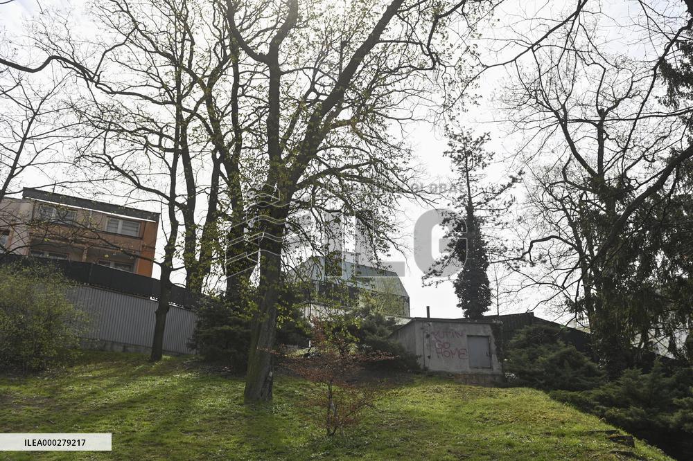 Embassy of the Russian Federation in Prague, inscription PUTIN HO HOME!