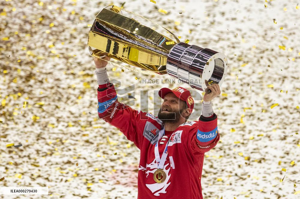 Martin Ruzicka, The HC Ocelari Trinec won the Czech ice hockey Extraleague