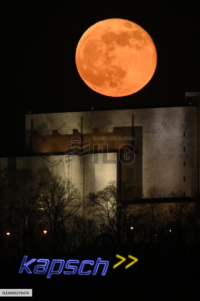 supermoon, super full moon, logo kapsch