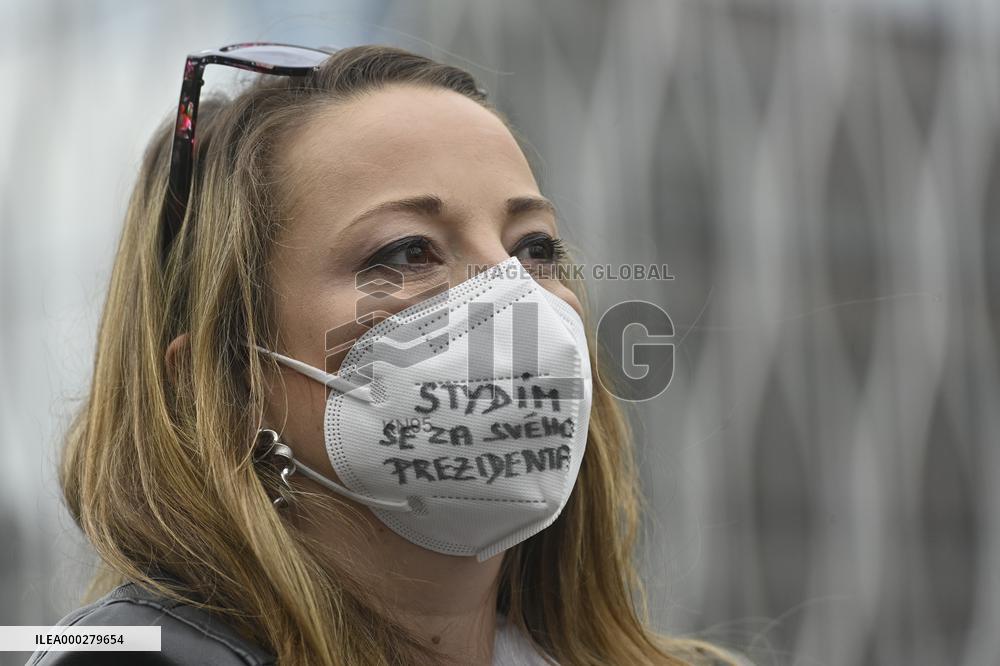 People, demonstrations against pro-Russian stances of President Milos Zeman