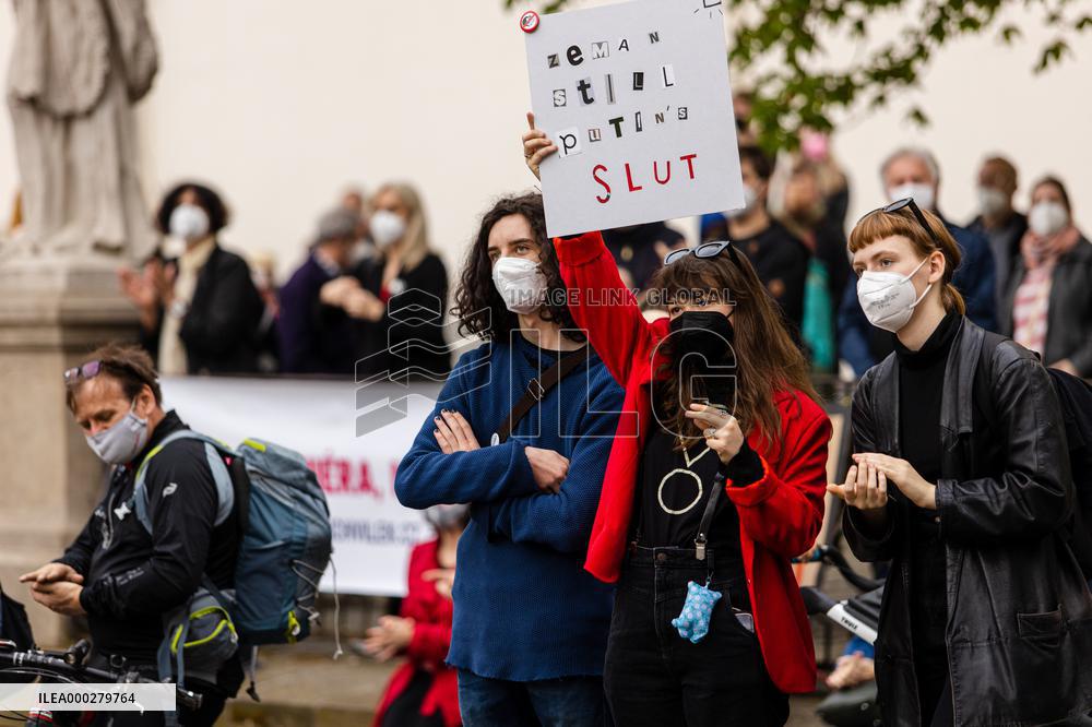 People, demonstrations against pro-Russian stances of President Milos Zeman