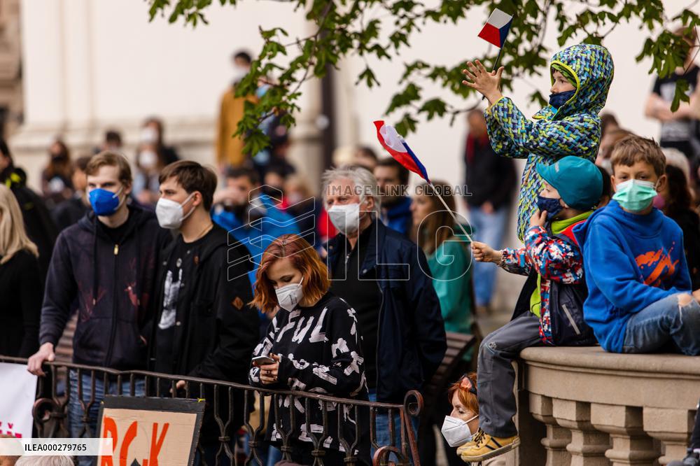 People, demonstrations against pro-Russian stances of President Milos Zeman