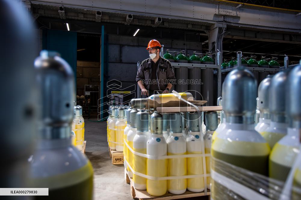 Czech government gives 500 oxygen tanks to India, oxygen cylinders, humanitarian aid