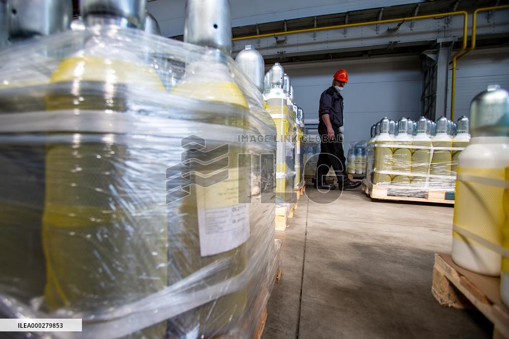 Czech government gives 500 oxygen tanks to India, oxygen cylinders, humanitarian aid