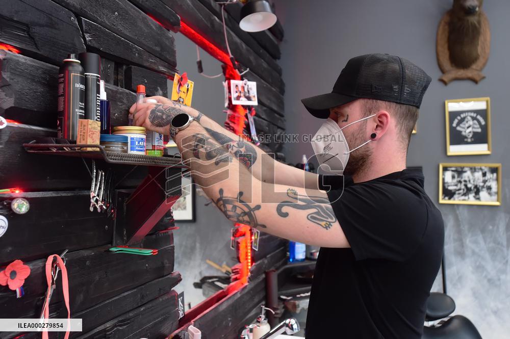 Jakub Lane, barber