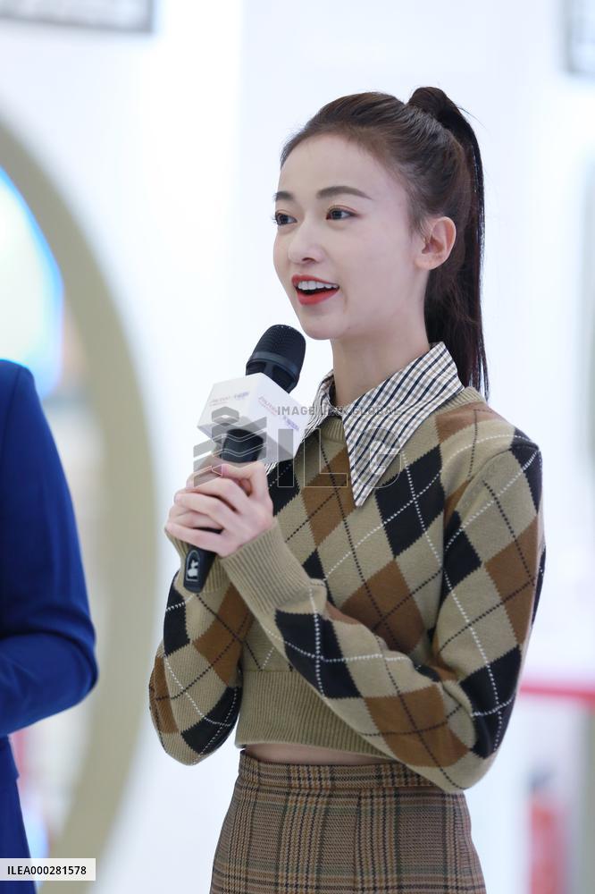 Actress Wu Jinyan