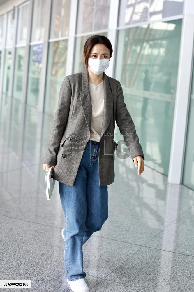 Actress Tongshu Yang