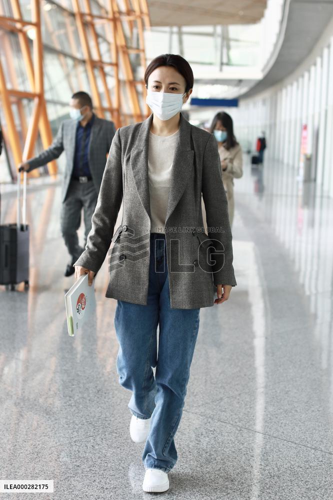 Actress Tongshu Yang