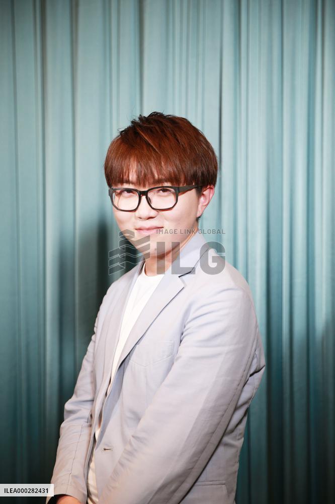 Singer MAO Buyi
