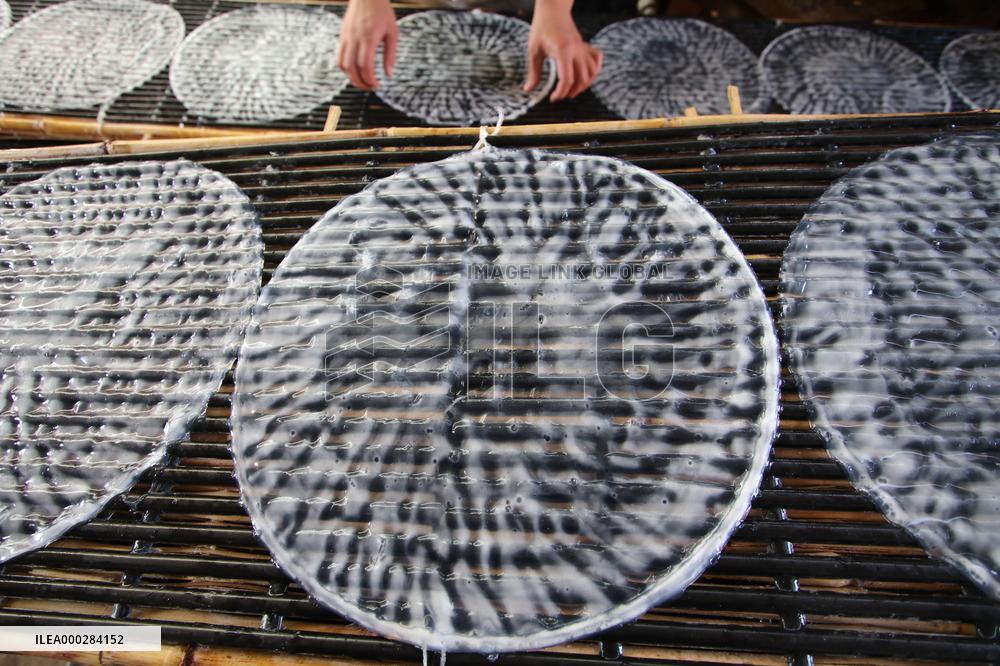 Hand-made Powdered Skin Production