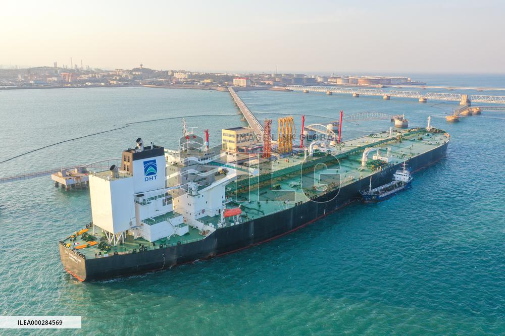 Qingdao Port Large Tanker Oil Supply Service