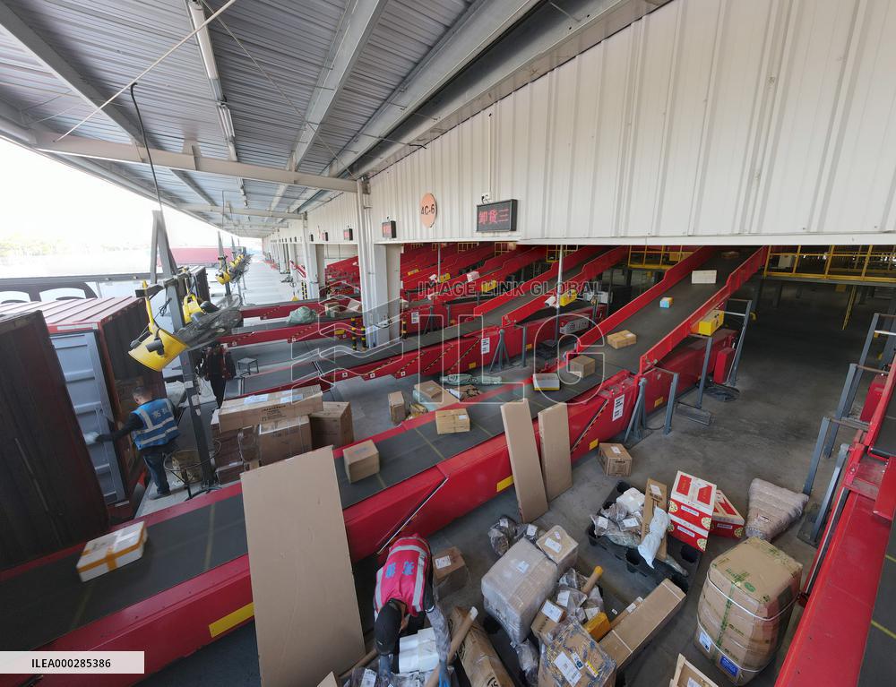 China's Double 11 E-commerce Festival Logistics Peak