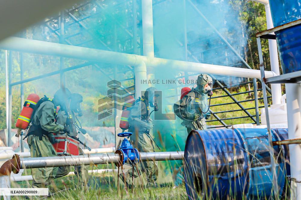 Armed Police Officers And Soldiers Conducted Emergency Drill