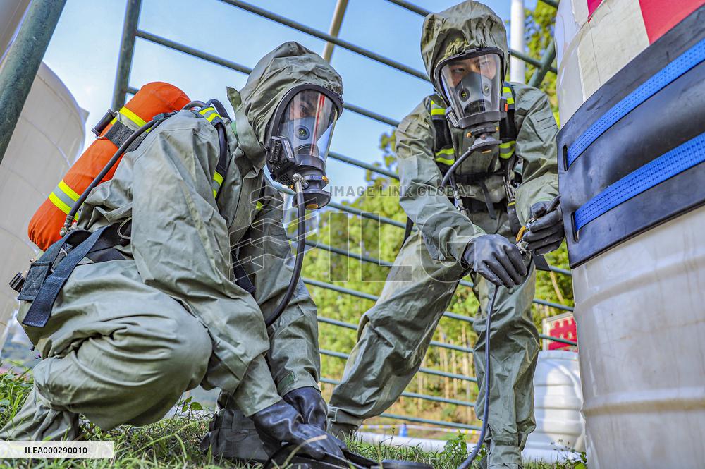 Armed Police Officers And Soldiers Conducted Emergency Drill