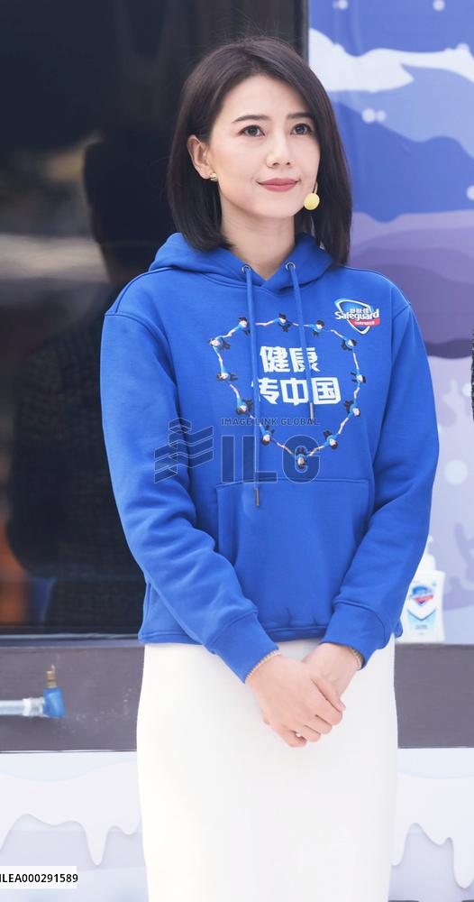 Actress Gao Yuanyuan Attend CCTV Live