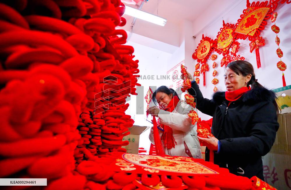 Chinese Knots Production