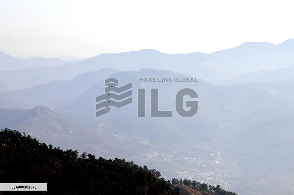 Morning Mist Wraps Around Mengshan Mountain