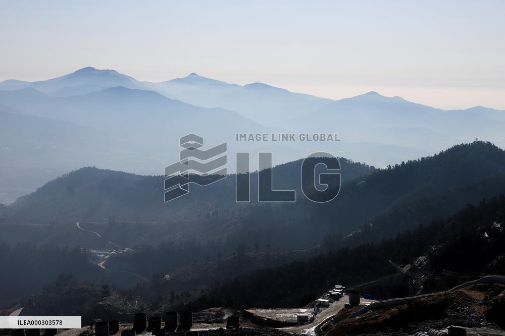 Morning Mist Wraps Around Mengshan Mountain