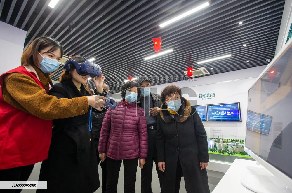 Residents Learn About Energy Conservation And Emission Reduction