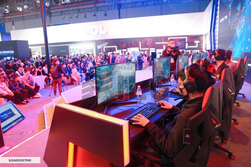 LPL hero League Appears on TCL E-sports Stage